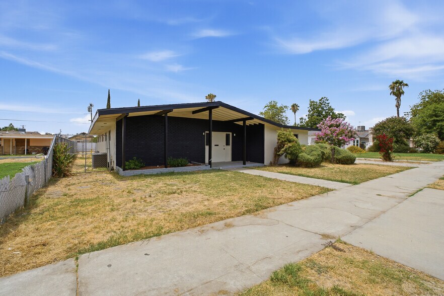 1012 Hale Ave, Corcoran, CA à vendre - Photo de l’immeuble – Image 2 sur 28