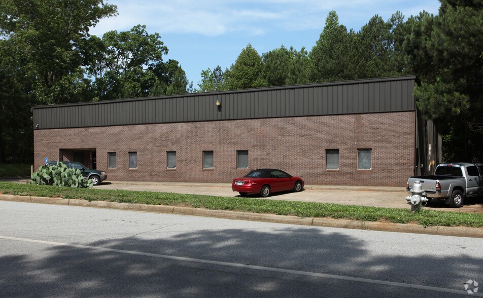 750 N Price Rd, Sugar Hill, GA à louer - Photo de l’immeuble – Image 2 sur 19