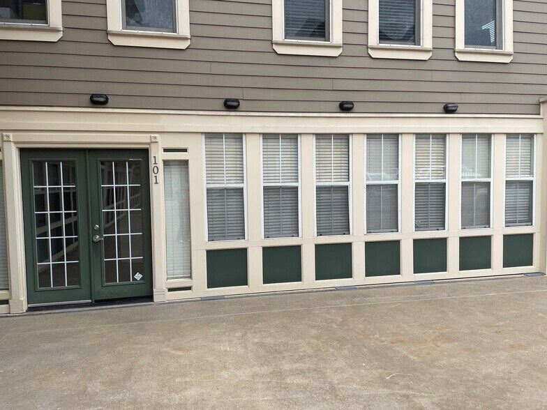 320 N Rollston Ave, Fayetteville, AR à louer - Photo de l’immeuble – Image 2 sur 13