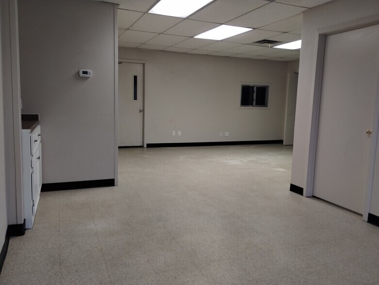 2601-2621 Aero Dr, Grand Prairie, TX à louer - Photo intérieure – Image 3 sur 22