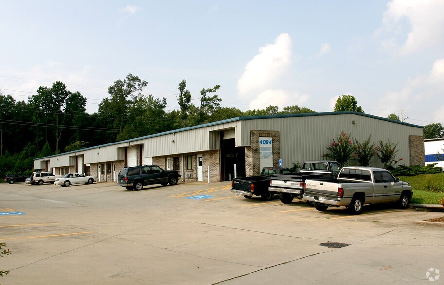 4064 Nine McFarland Dr, Alpharetta, GA à louer - Photo de l’immeuble – Image 2 sur 13