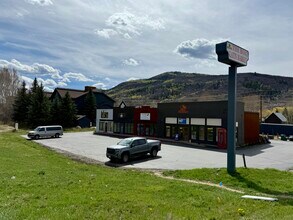 675 S Lincoln Ave, Steamboat Springs, CO à louer Photo de l’immeuble– Image 2 sur 13