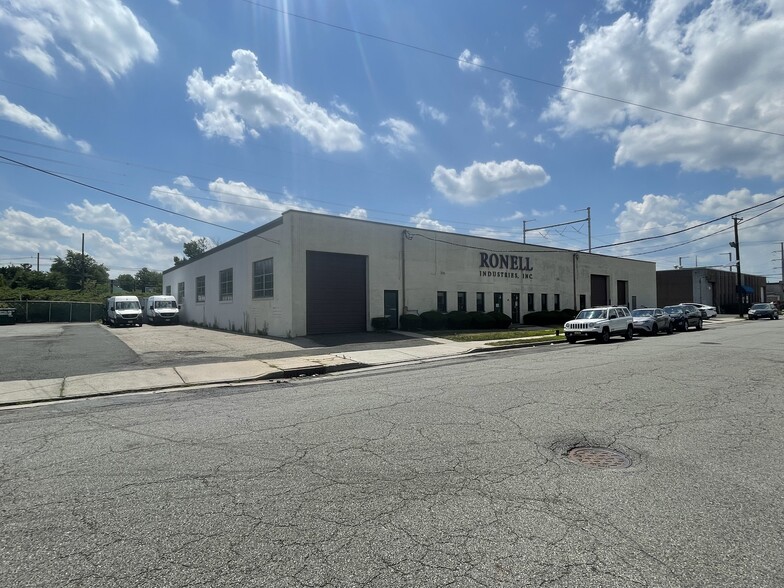 300 Cox St, Roselle, NJ à louer - Photo de l’immeuble – Image 2 sur 6