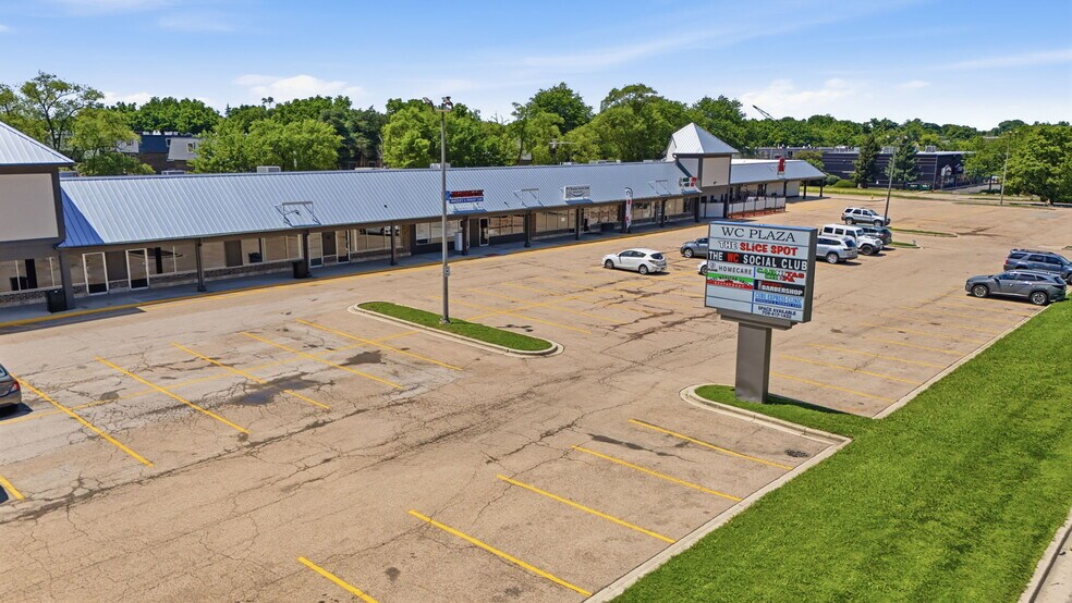 944 E Roosevelt Rd, West Chicago, IL à louer - Photo de l’immeuble – Image 3 sur 40