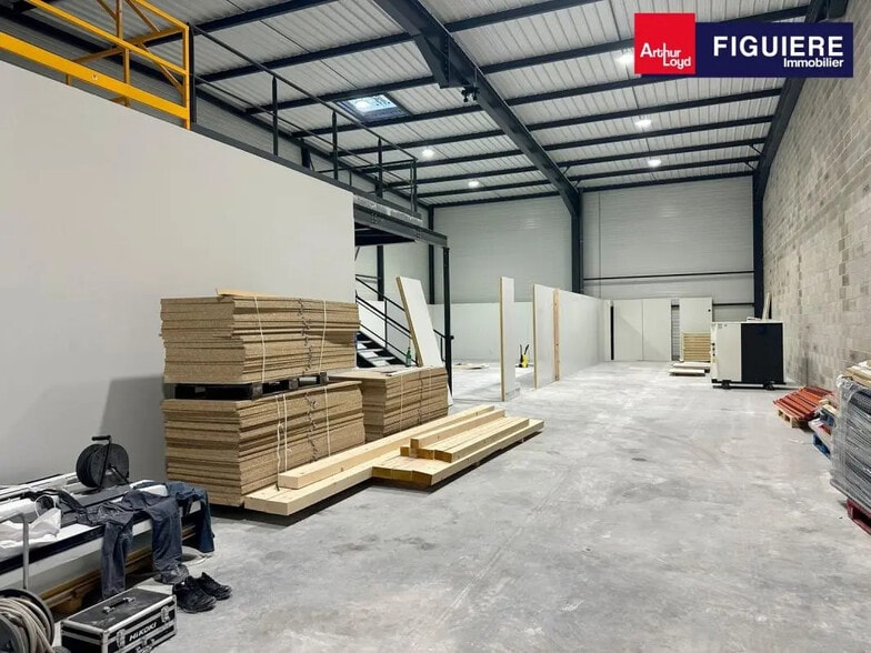 281 Avenue Des Chasseens, Gardanne à louer - Photo de l’immeuble – Image 2 sur 31