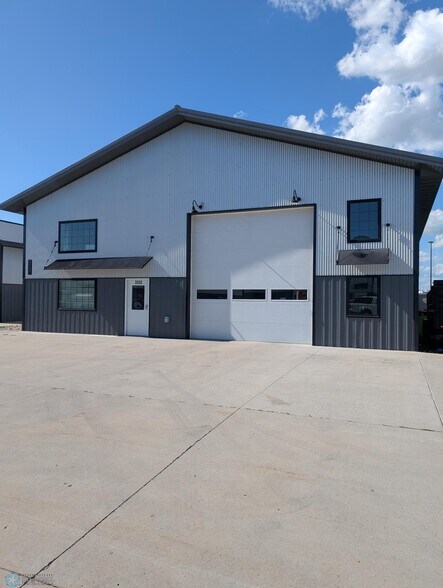 3320 39th St S, Fargo, ND à vendre - Photo de l’immeuble – Image 2 sur 13