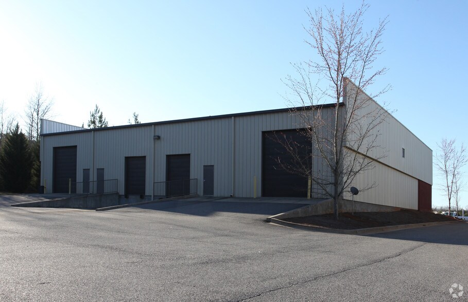 2395 Pendley Rd, Cumming, GA à louer - Photo de l’immeuble – Image 3 sur 3