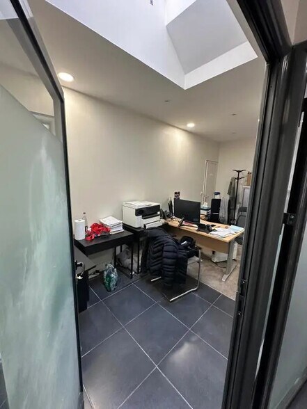 Local commercial dans Paris à louer - Photo de l’immeuble – Image 3 sur 6