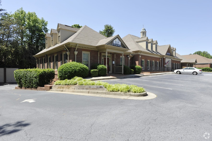 5252 Roswell Rd NE, Atlanta, GA à louer - Photo principale – Image 1 sur 7