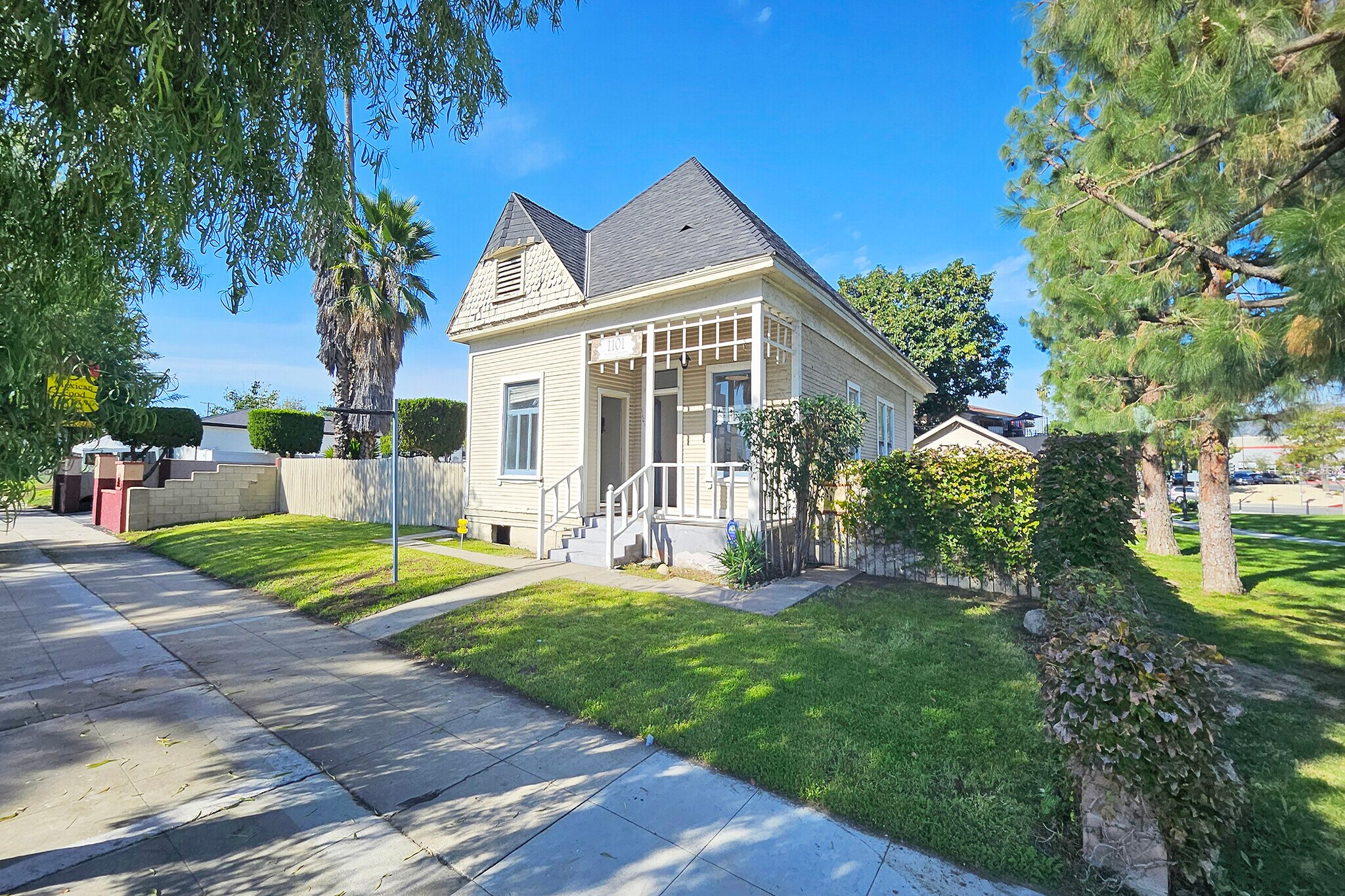 1101 W Burbank Blvd, Burbank, CA à louer Photo principale– Image 1 sur 48