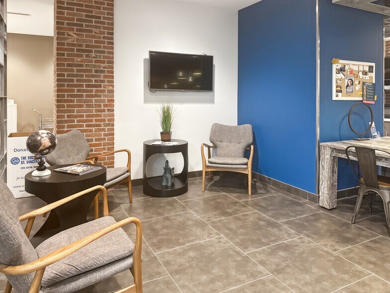 99 Wyse Rd, Halifax, NS à louer - Photo principale – Image 3 sur 15