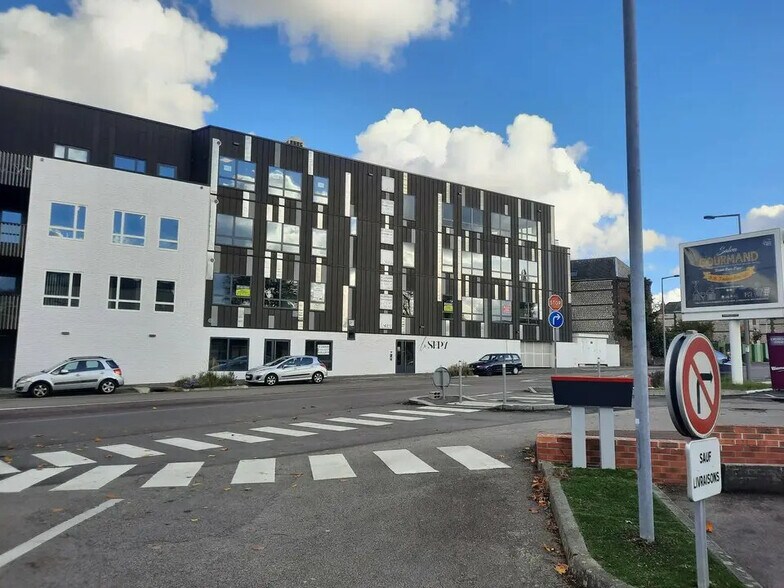Bureau dans Le Petit-Quevilly à louer - Photo de l’immeuble – Image 1 sur 13
