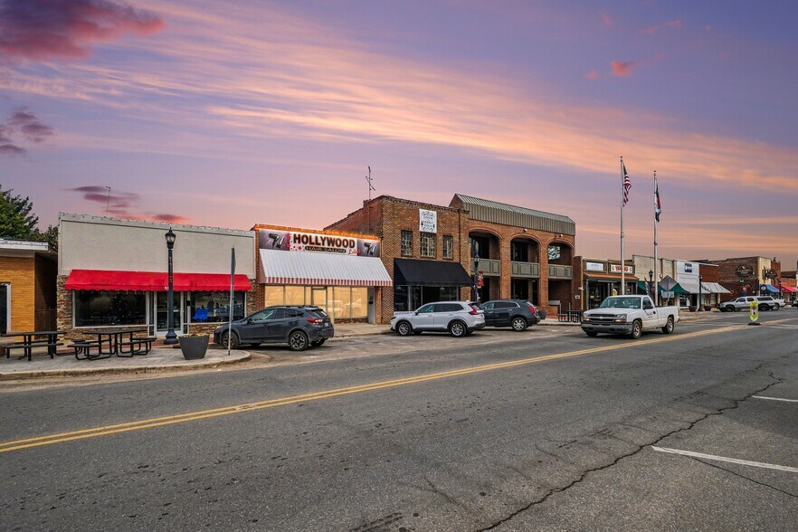136 W Virginia Ave, Bessemer City, NC à vendre - Photo de l’immeuble – Image 2 sur 44