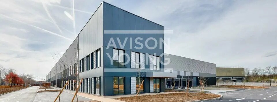 Local d’activités dans La Courneuve à louer - Photo de l’immeuble – Image 1 sur 3