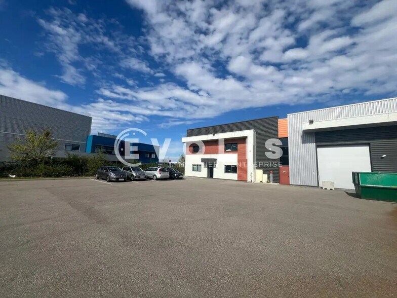 Local d’activités dans Jonage à louer - Photo de l’immeuble – Image 1 sur 11