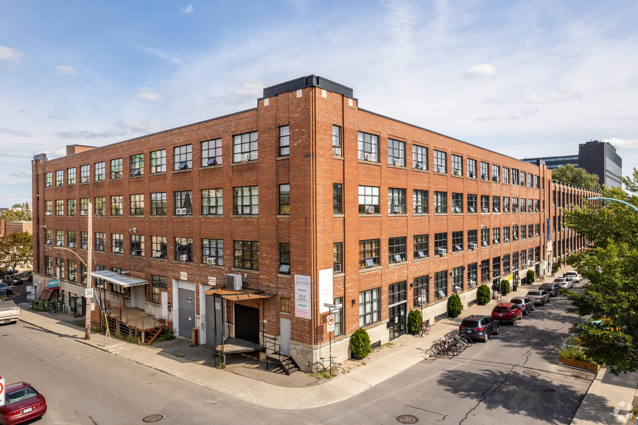 2017-2121 Rue Parthenais, Montréal, QC à louer Photo principale– Image 1 sur 6