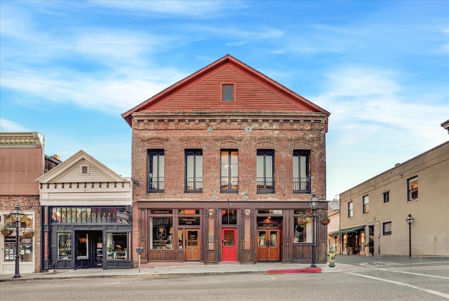 233 Broad St, Nevada City, CA à vendre - Photo de l’immeuble – Image 1 sur 106