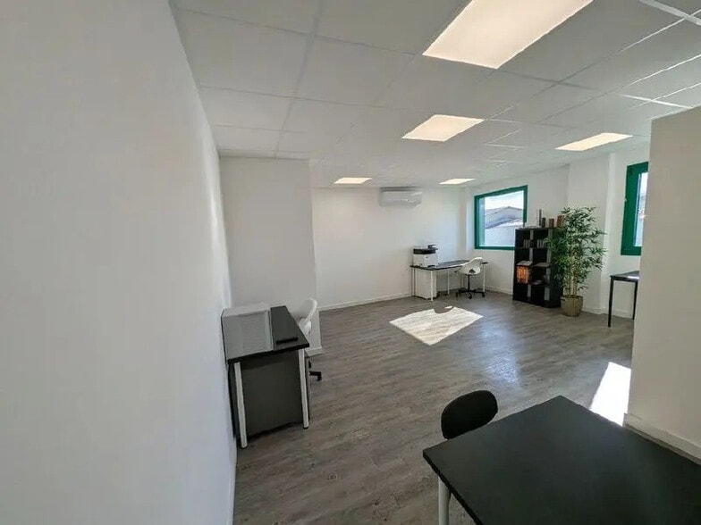 12 Rue Léopha, Mions à louer - Photo intérieure – Image 3 sur 10