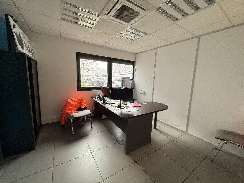 Bureau dans Meyzieu à louer - Photo de l’immeuble – Image 3 sur 17