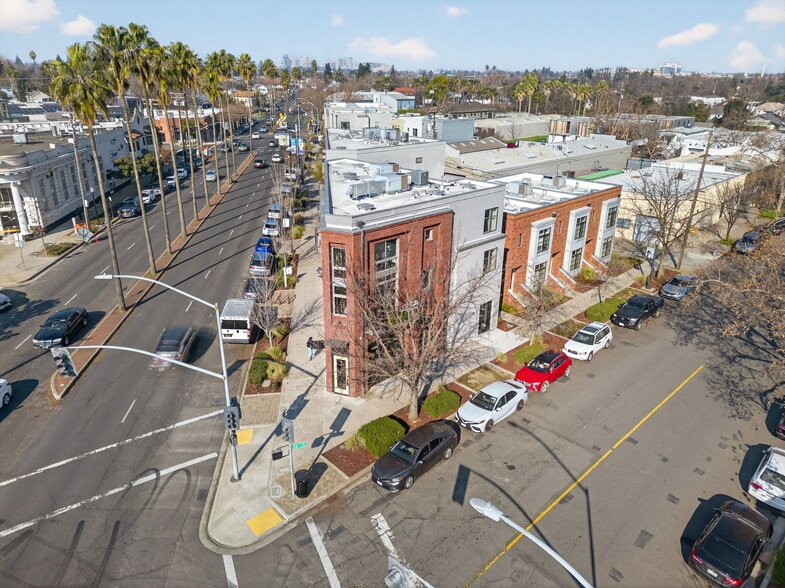 3433 Broadway, Sacramento, CA à louer - Photo principale – Image 1 sur 1