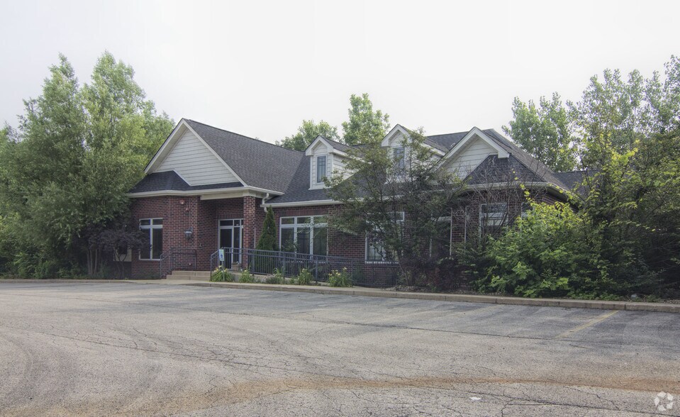 181 S Lincolnway, North Aurora, IL à vendre - Photo principale – Image 3 sur 20