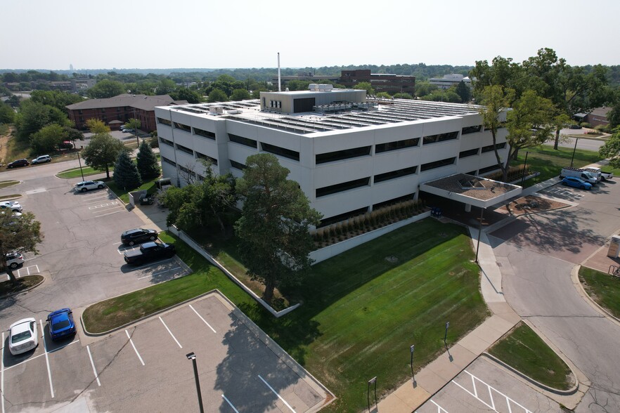 2829 Westown Pky, West Des Moines, IA à louer - Photo de l’immeuble – Image 3 sur 8