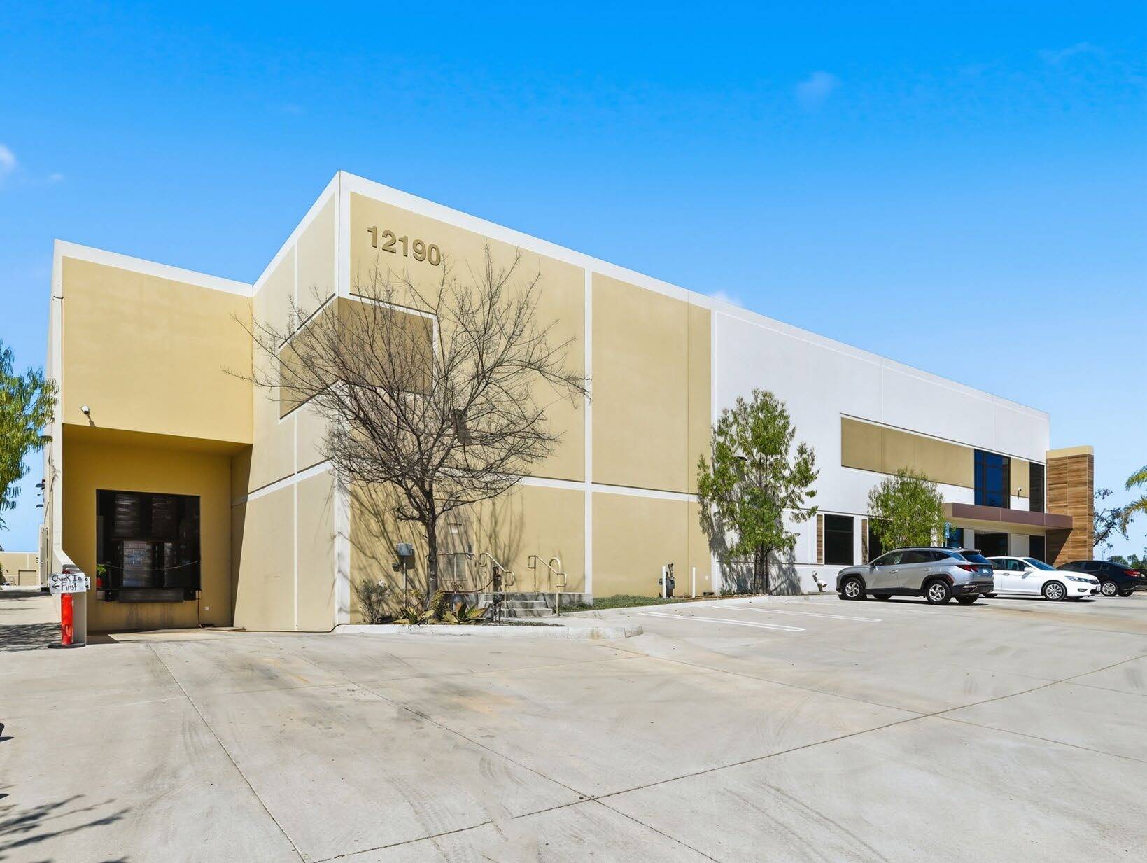 12190 Dearborn Pl, Poway, CA à louer Photo principale– Image 1 sur 9