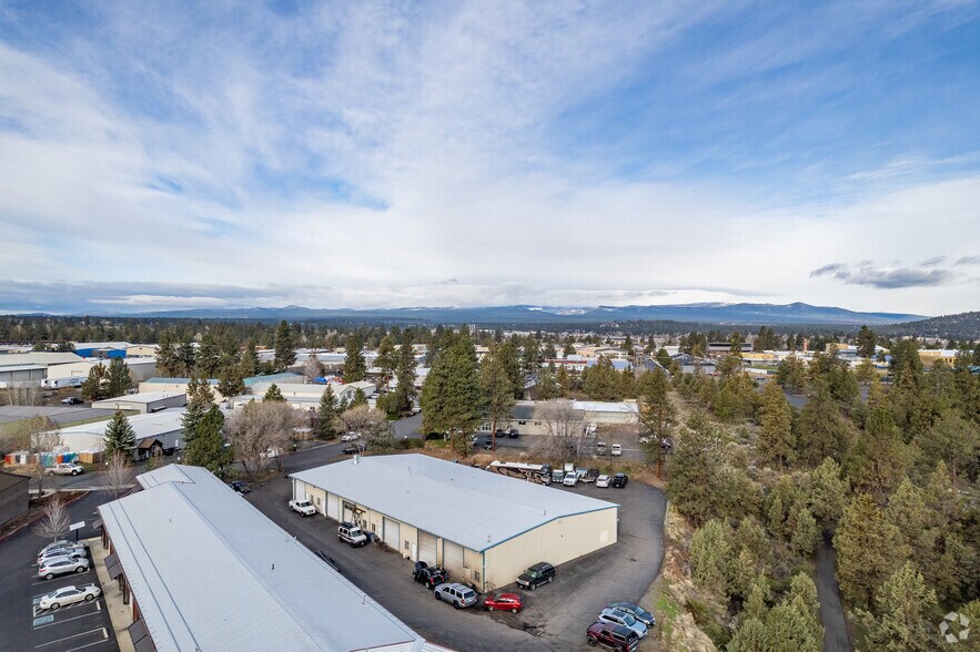 44 SE Bridgeford Blvd, Bend, OR à louer - Photo de l’immeuble – Image 1 sur 5