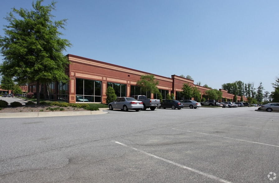 1715 N Brown Rd, Lawrenceville, GA à louer - Photo principale – Image 1 sur 6