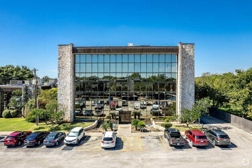 7410 Blanco Rd, San Antonio, TX à louer - Photo de l’immeuble – Image 2 sur 3