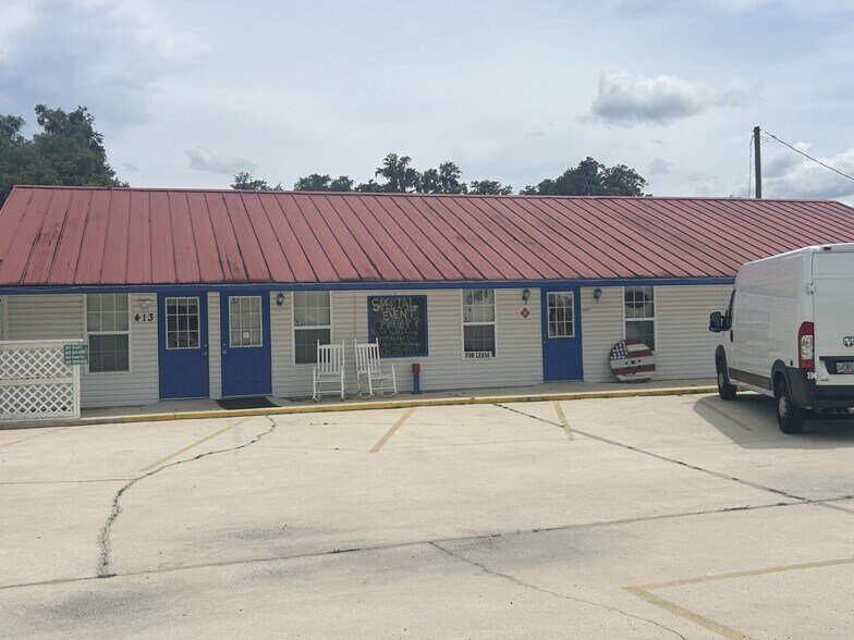 413 Elm St, Welaka, FL à louer - Photo de l’immeuble – Image 2 sur 22