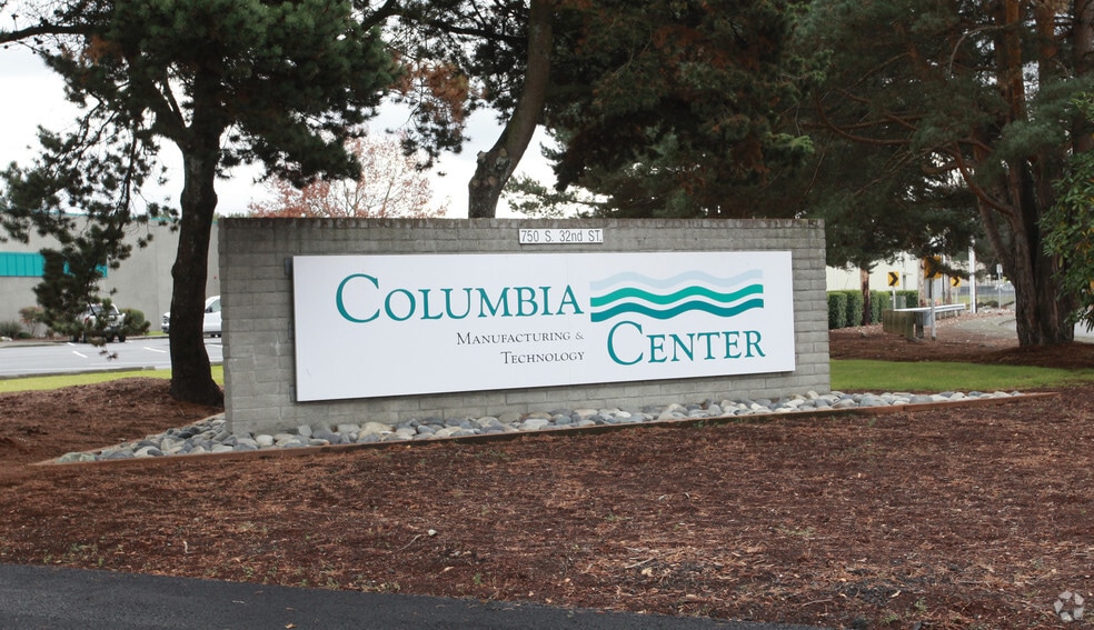 750 S 32nd St, Washougal, WA à vendre - Photo de l’immeuble – Image 2 sur 4