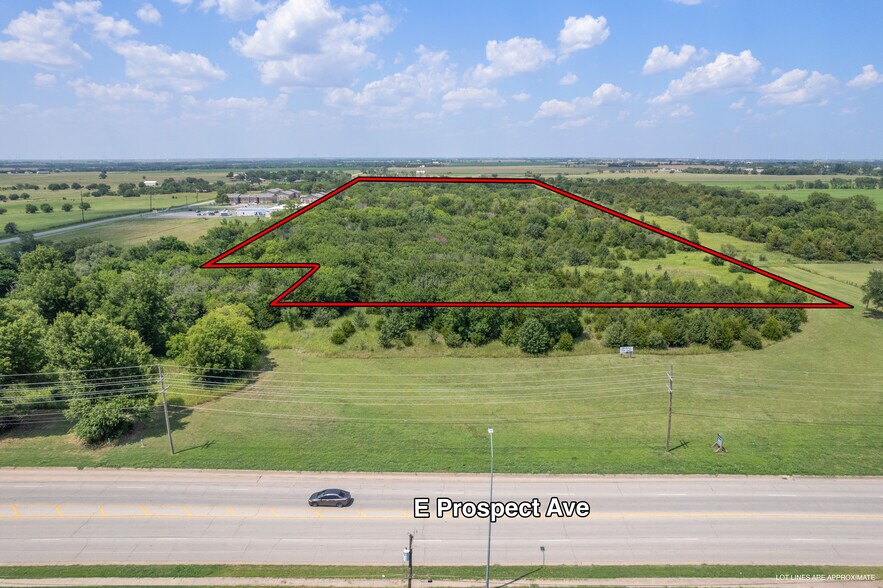 211 Prospect Ave, Ponca City, OK à vendre - Photo de l’immeuble – Image 2 sur 20