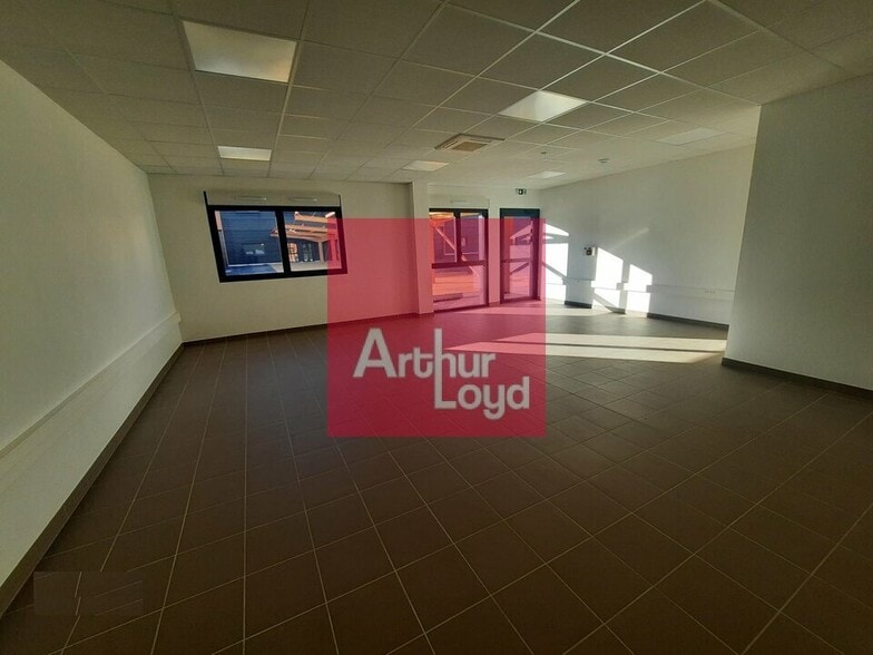 Local d’activités dans Clermont-Ferrand à louer - Photo intérieure – Image 3 sur 9