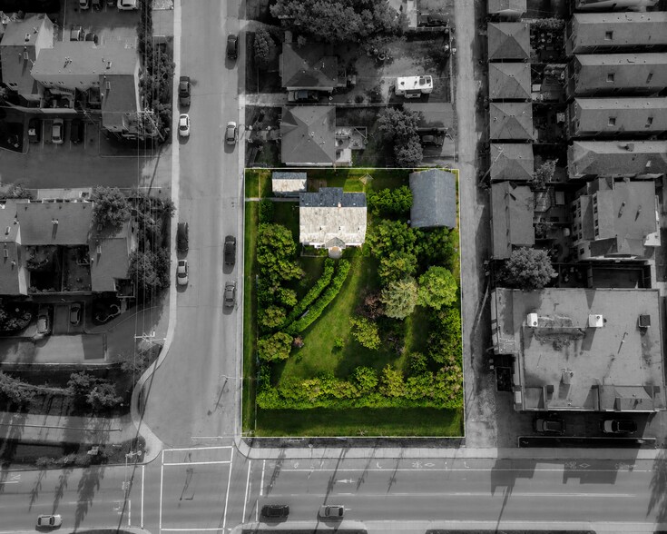 8539 48 Av NW, Calgary, AB à vendre - Photo de l’immeuble – Image 2 sur 4