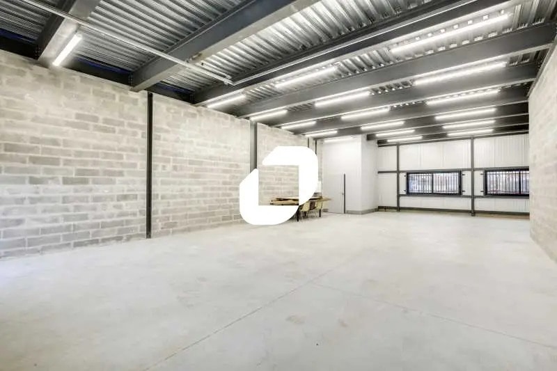 Local d’activités dans BOIS-D'ARCY à louer - Photo intérieure – Image 1 sur 7