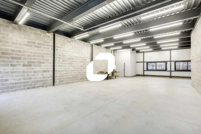 Plus de détails pour Bureau, Local d'activités à louer