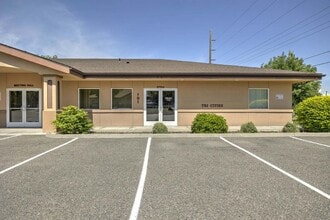515 N Neel St, Kennewick, WA à louer Photo de l’immeuble– Image 2 sur 22