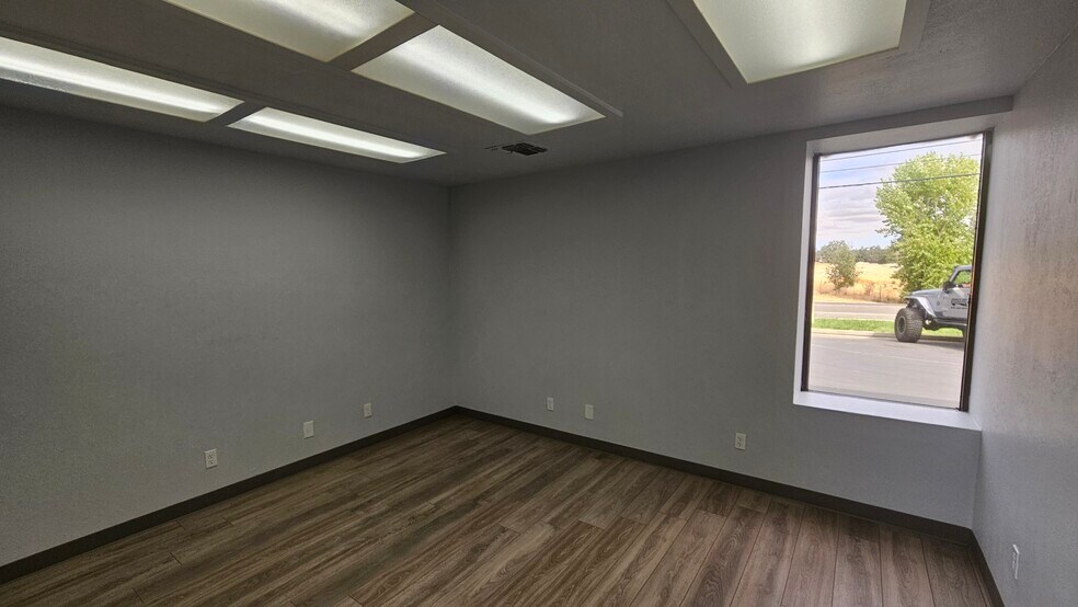 2175 Pfe Rd, Roseville, CA à louer - Photo de l’immeuble – Image 3 sur 5