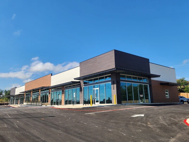 25211 US Hwy 281 N, San Antonio, TX à louer - Photo de l’immeuble – Image 3 sur 5