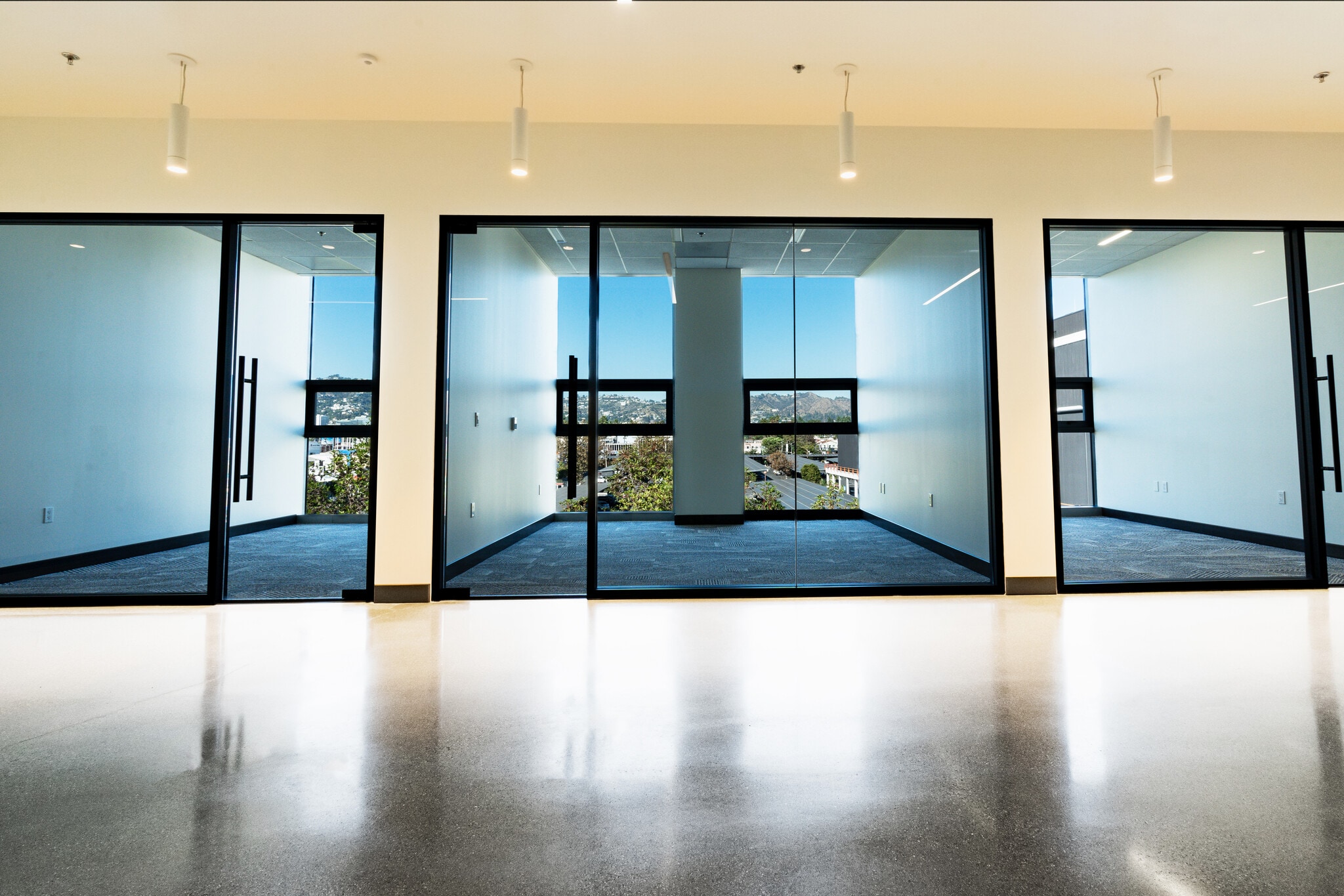 110 S Fairfax Ave, Los Angeles, CA à louer Photo intérieure– Image 1 sur 4