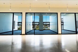 110 S Fairfax Ave, Los Angeles, CA à louer Photo intérieure– Image 1 sur 4