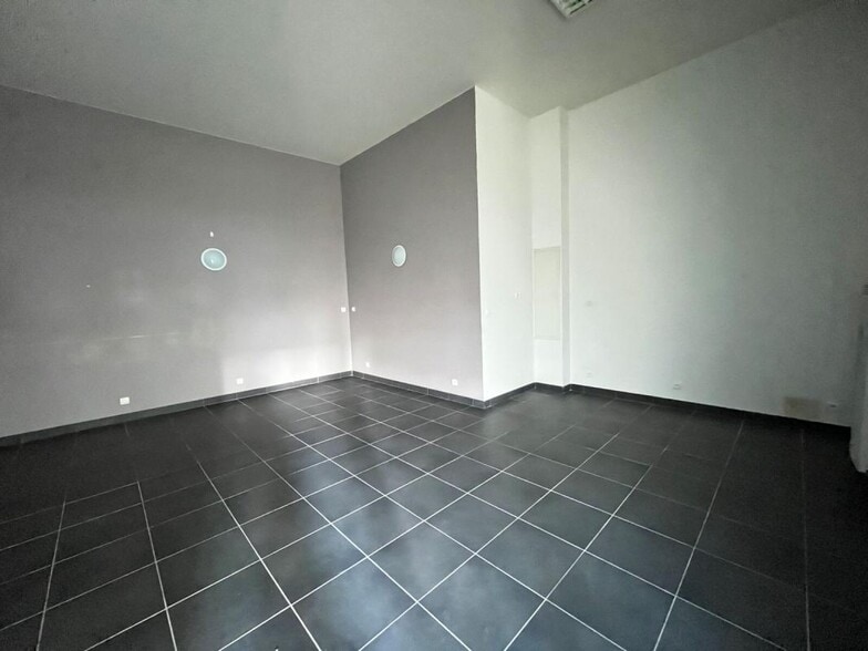 27 Rue D'Inkermann, Villeurbanne à louer - Photo intérieure – Image 2 sur 4