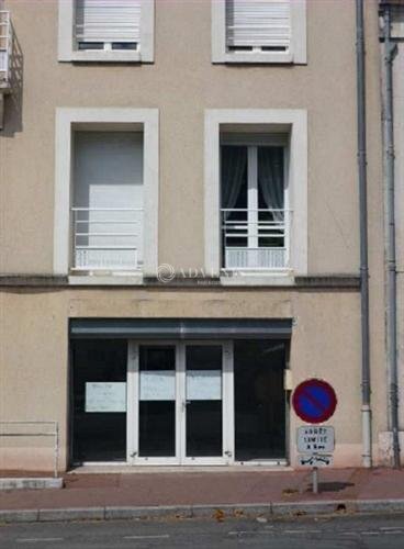 Local commercial dans Vendome à louer - Photo de l’immeuble – Image 1 sur 2