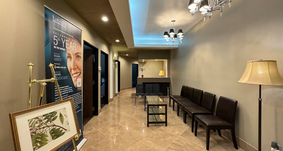 1471 Saratoga Ave, San Jose, CA à louer - Hall d’entrée – Image 2 sur 6