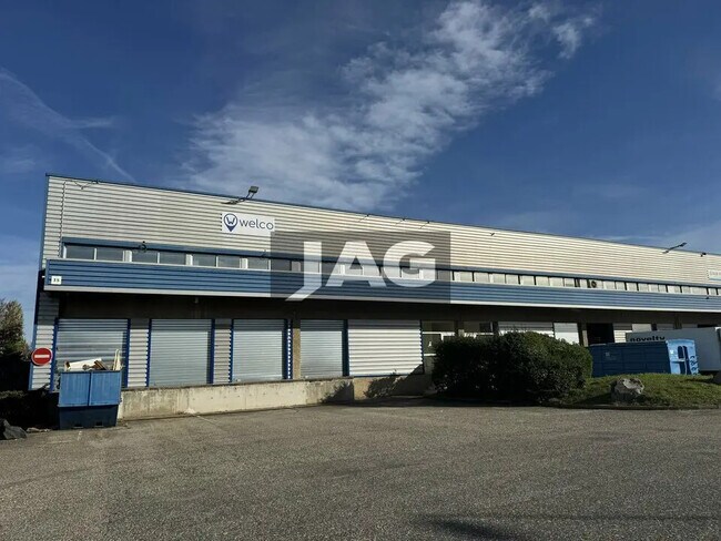 Plus de détails pour Local d'activités à louer