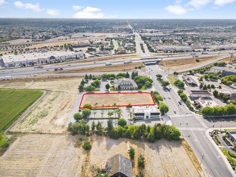 3301 W Monte Vista Ave, Turlock, CA à vendre - Photo de l’immeuble – Image 2 sur 8