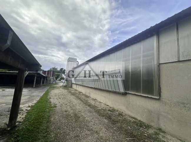 Plus de détails pour Local d’activités à vendre