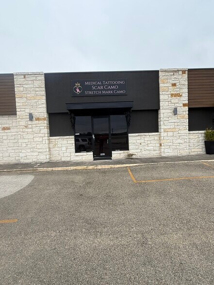 1500 FM 2673, Canyon Lake, TX à louer - Photo de l’immeuble – Image 2 sur 8