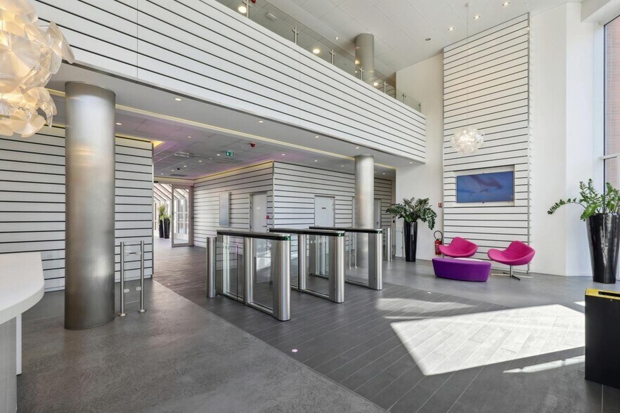 Bureau dans Rueil-Malmaison à louer - Hall d’entrée – Image 3 sur 14